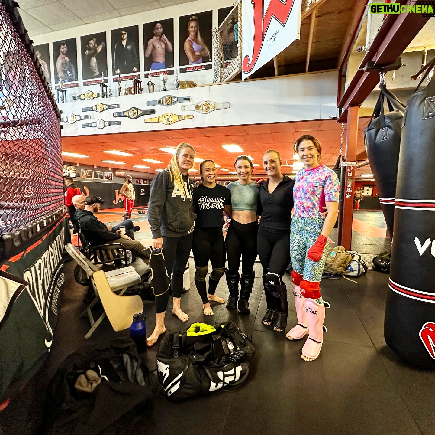 Michelle Waterson-Gomez Instagram - There are women, and there are some badass women!!! 😤 . . #badass #girls #jacksonwink #mma #fight #camp #albuquerque #newmexico