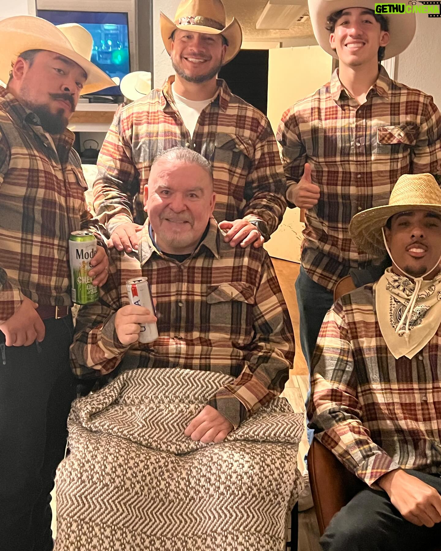 Michelle Waterson-Gomez Instagram - Super late on posting these thanksgiving pics, but there is always time to be thankful! 🥹 now more then ever I enjoy the small moments in life! Tricked the boys into all wearing the same shirt 😂
