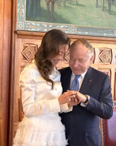 Michelle Yeoh Instagram - 19 years and YES!! we are married!! Thkq to our ‘families’ ❤️ who love us for all these years . We love you and here’s to many more to come ❤️✨❤️✨✨