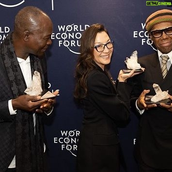 Michelle Yeoh Instagram - Received humbly my Crystal award with the most amazing Francis KΓ©rΓ© Wizard architect Pritzker Prize and legend Nile Rodgersβ¦ ππ»ββοΈππ»ββοΈππ»ββοΈ and surrounded by our next generation of movers and shakers! @worldeconomicforum #WEF2024
