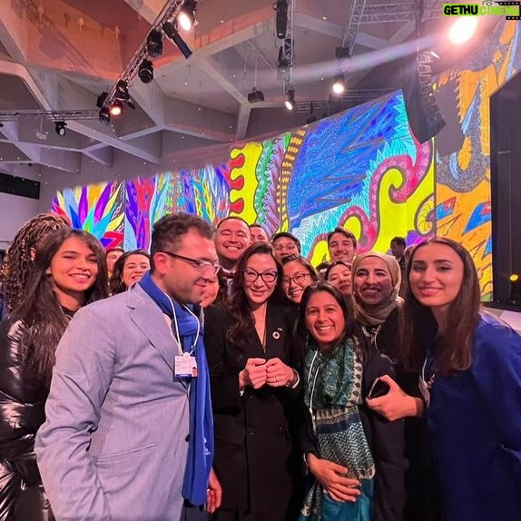 Michelle Yeoh Instagram - Received humbly my Crystal award with the most amazing Francis KΓ©rΓ© Wizard architect Pritzker Prize and legend Nile Rodgersβ¦ ππ»ββοΈππ»ββοΈππ»ββοΈ and surrounded by our next generation of movers and shakers! @worldeconomicforum #WEF2024