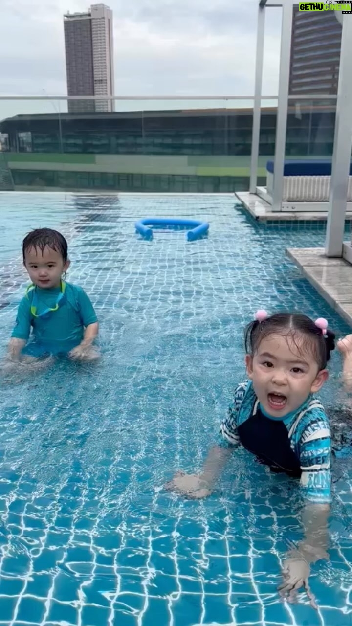Michelle Yeoh Instagram - Love you too … thkq for making me know love and joy , my Raelyn and Koko Howden 😘😘😅