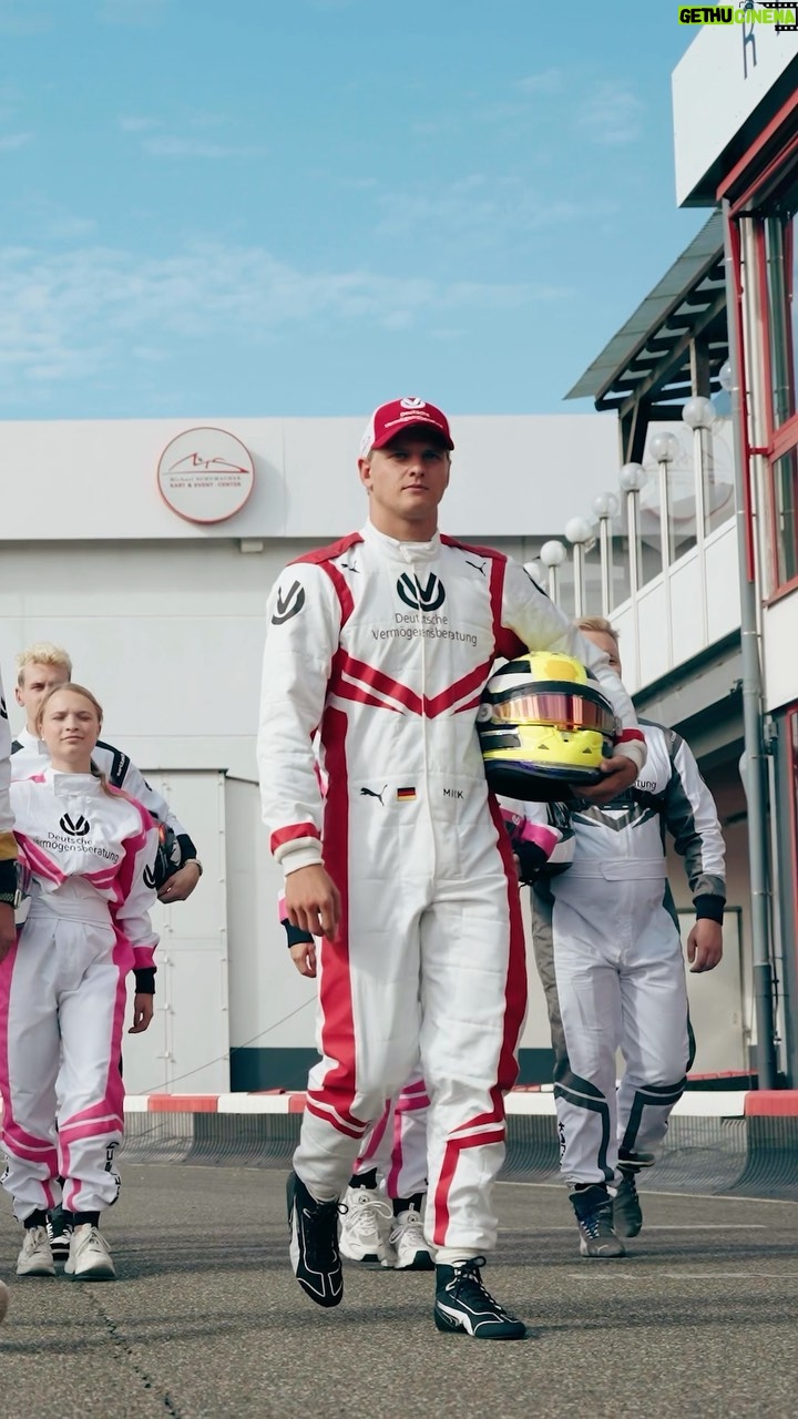 Mick Schumacher Instagram - 20 Fahrer ποΈ 10 Teams π€ 24 Runden π jede Menge SpaΓ und Adrenalin π aber nur ein Sieger-Team π₯π Mehr von βMickβs Kart Raceβ β‘οΈ ab 03.09. 18 Uhr π auf youtube.dvag! #DVAG #MickSchumacher #MSC47
