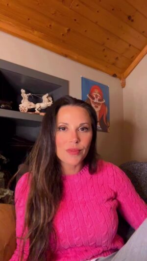 Mickie James Instagram - Decided to go live while we’re all on the Aussie High!!! I can’t wait to see you in Ballarat as I team up with @starrcastevents & @opwlive to bring you a 1st time ever once in a lifetime type of weekend!!! You don’t want to miss it! More announcements to come! Get your tickets today and we’ll see you in April! 🤠♥️ [LINK IN BIO]

#wwe #eliminationchamber #australia #australiagram #seeaustralia #convention #mickiejames #hardcorecountry #brethart #greatkhali #victoria #starrcast #starrcastdownunder #calgarystampede #stampededownunder #wrestling #tna #tnawrestling #tnaknockouts #mainevent #womenswrestling #her