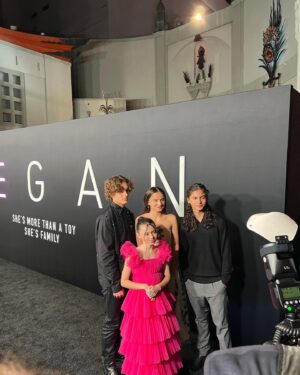 Miguel Mora Instagram - Congratulations @violetmcgraw on this amazing film, You were incredible!! 🥳 I’m so happy for you, well done!! 😊❤️
•
•
•
#M3GAN #m3ganmovie #blumhouse #universalpictures #violetmcgraw