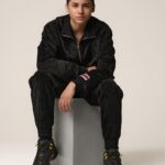 Miguel Mora Instagram - 🌚🌝 #miguel #miguelmora #photooftheday #photo #photography #blackandgold #photoshoot #jordan #longhair #manbun