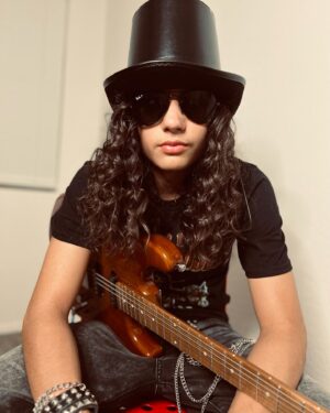Miguel Mora Instagram - Happy Halloween 🎃 🎸
•
•
•
@slash @gunsnroses