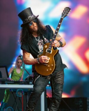 Miguel Mora Instagram - Happy Halloween 🎃 🎸
•
•
•
@slash @gunsnroses