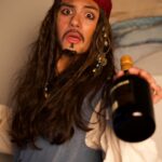 Miguel Mora Instagram - Happy Halloween mate 🍻 #captainjacksparrow #jacksparrow #piratesofthecaribbean #disney #johnnydepp #halloween #halloweencostume #halloween2023 #costume #miguel #miguelmora @johnnydepp