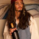 Miguel Mora Instagram - Happy Halloween mate 🍻 #captainjacksparrow #jacksparrow #piratesofthecaribbean #disney #johnnydepp #halloween #halloweencostume #halloween2023 #costume #miguel #miguelmora @johnnydepp