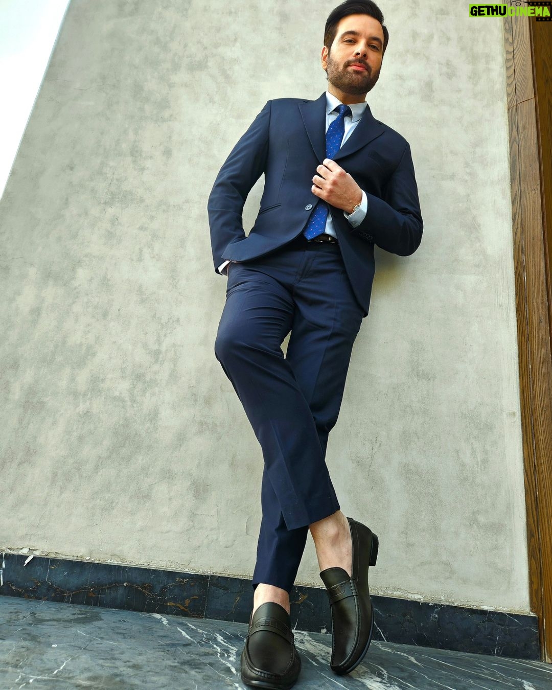 Mikaal Zulfiqar Instagram - Stepping into 2024 with @logopakistan #Logo #Shoes @slick.pr