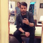 Mikaal Zulfiqar Instagram - Such a pleasure to work with you @aehsuntalish #Choraha #Johnny #Junaid and the best production house @7thskyentertainment @abdullah.kadwani @asadaqureshi coming soon on @harpalgeotv