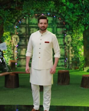 Mikaal Zulfiqar Instagram - Great fun on @jeetopakistan_ary tonight
Wearing @shaffer.store @gracefabricsint styled by @raoalikhan