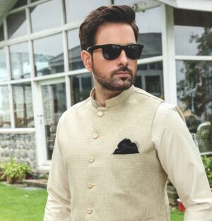 Mikaal Zulfiqar Instagram - Seasons Greetings and Happy Holidays!