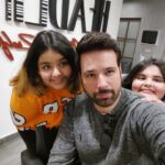 Mikaal Zulfiqar Instagram - Their first hair colour @headlinesofficial 👨‍👧‍👧