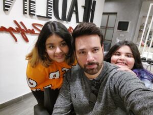 Mikaal Zulfiqar Instagram - Their first hair colour @headlinesofficial 👨‍👧‍👧