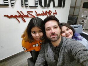 Mikaal Zulfiqar Instagram - Their first hair colour @headlinesofficial 👨‍👧‍👧