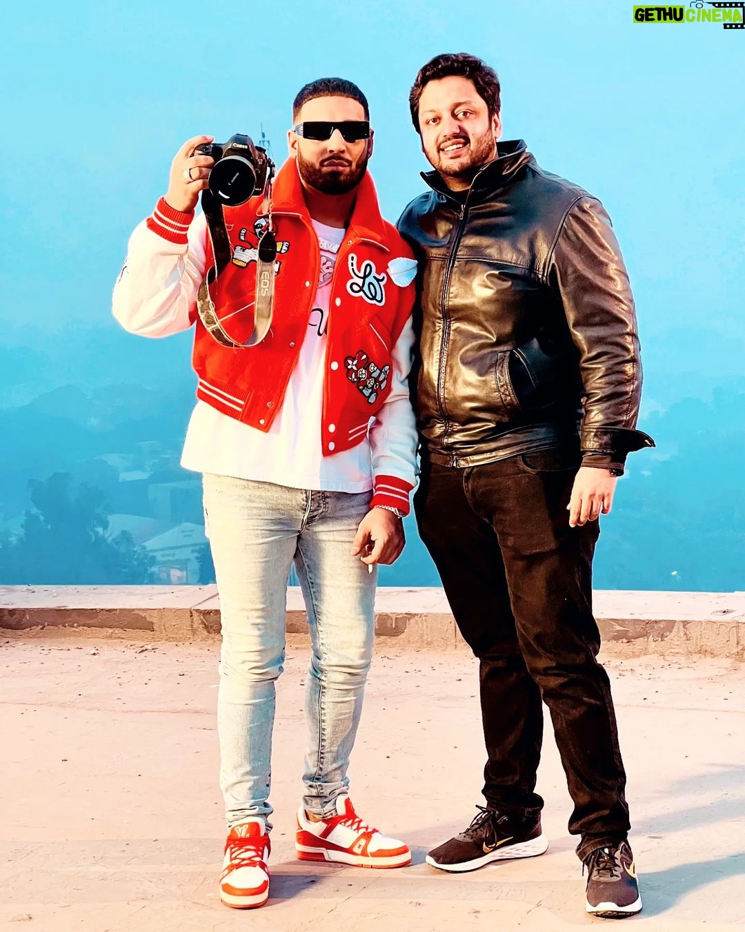 Mikaal Zulfiqar Instagram - Did some exclusive photographs for @imrankhanworld 's latest single 'Radioactive'. Thoroughly enjoyed working with this rockstar! 🙌🏼 A big shout out to @mikaalzulfiqar and team for tireless production! Watch this space for more! 👊🏼 #imrankhanworld #mohsinkhawarphotography #mikaalzulfiqar #radioactive #music #singer #ikseason #ikrecords #photographer #musicvideo