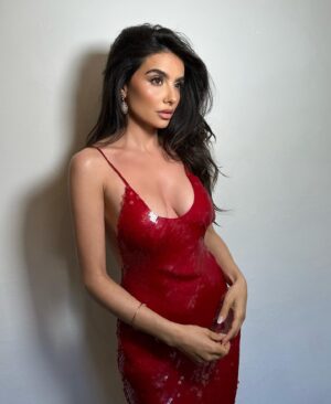 Mikaela Hoover Instagram - Guardians of the Galaxy Vol. 3 is in theaters everywhere✨ I can’t wait for you all to meet Floor🐰♥️ 
.

Hair @hairbygilbert 
Makeup: @kendalfedail 
Stylist @sienamontesano 
Asst. Stylist @_laurengray_ 
Dress @stellamccartney