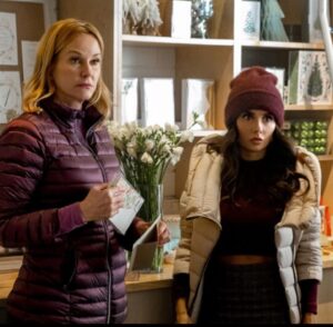 Mikaela Hoover Instagram - This is your reminder to watch the best Christmas Movie there ever was✨
Love Hard on Netflix♥️🎄