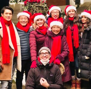 Mikaela Hoover Instagram - This is your reminder to watch the best Christmas Movie there ever was✨
Love Hard on Netflix♥️🎄
