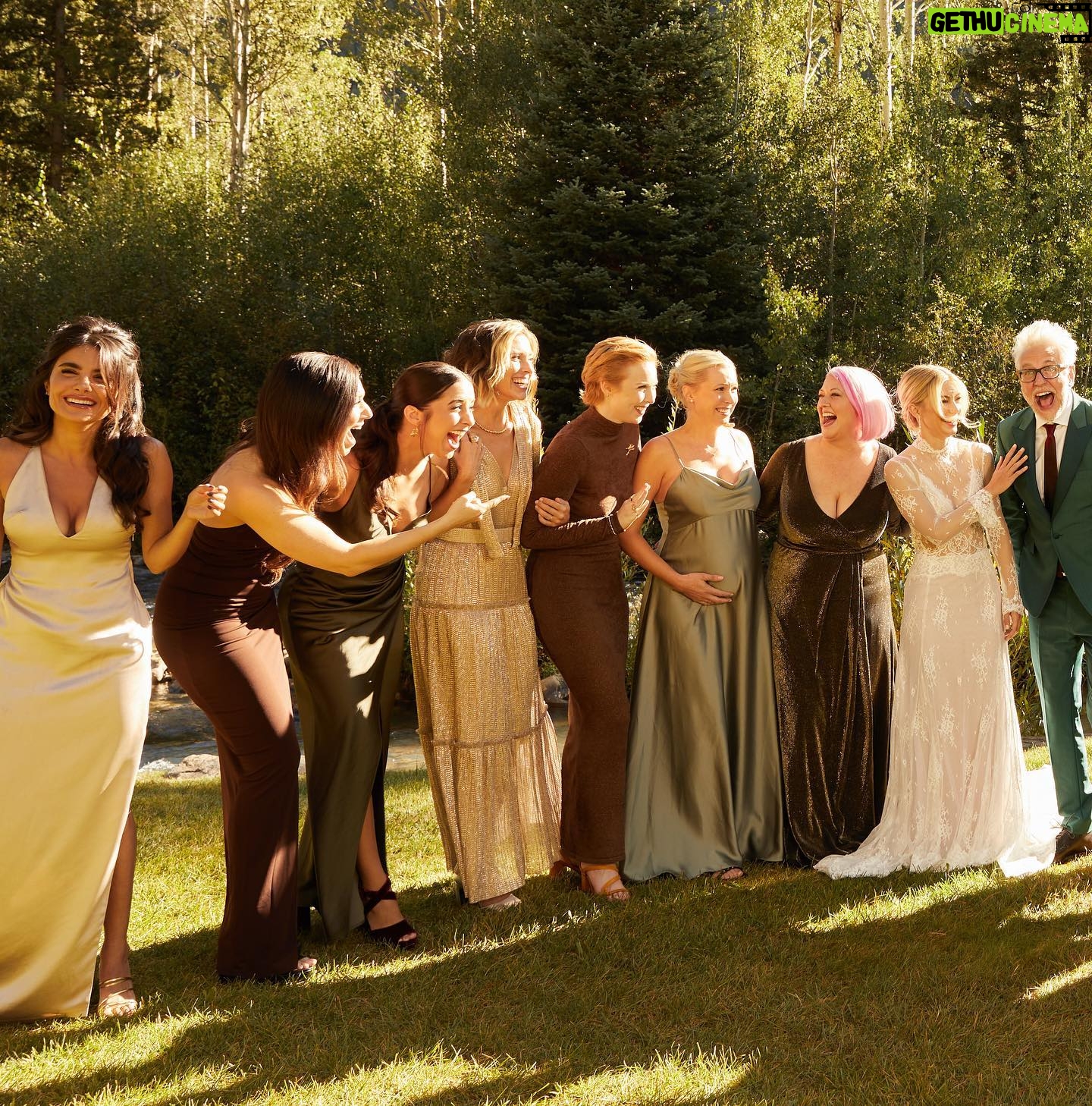 Mikaela Hoover Instagram - Witnessing two of my closest friends get married with all of our closest friends was a dream🤍 hurry up and renew your vows James & Jenn I wanna do this again please @jessmigliophoto & @jonnymarlow these photos are so special thank you