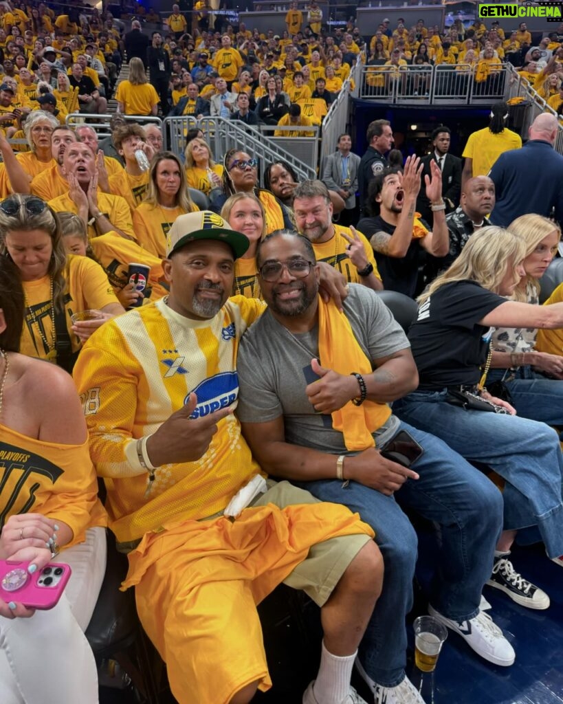 Mike Epps Instagram - A lovely evening with my lil bro Tommie epps jr @pacer win next round let’s go INDIANA