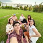 Mikee Quintos Instagram - Picnic time! 🧺 @thevineyardattanauan