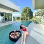 Mikee Quintos Instagram - Sunny weekends at @thevineyardattanauan ☀️