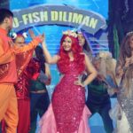 Mikee Quintos Instagram - Maki-kanta at maki-saya sa kwento ng #MagandangDalag every Sunday sa @alloutsundays7! Ang hindi manood, makukulong din sa “Fishinto”!! Hanap hanap na din ng date para sa Grand Fish Ball 2024!! 🐠🍤🍣 P.S. Cute cute ni bibi shark no? 😂