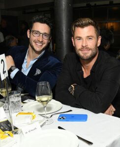 Mikhail Varshavski Instagram - Awesome lunch yesterday w/ @chrishemsworth 🙏🏼 Can always relate to a gentleman who appreciates a fine time piece 🔥 Def check out @natgeotv new show Limitless! #thor #health #LimitlessWithChrisHemsworth @disneyplus @natgeo