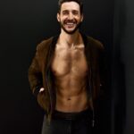 Mikhail Varshavski Instagram – Can never stop laughing and smiling when 📸 with @felixkunze 😄