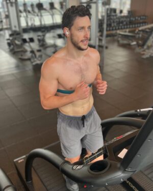 Mikhail Varshavski Instagram - The finish line is almost here folks. Gotta give a huge thank you to @barlifenyc & @wilson_boxingscience for getting me into the best shape of my life for Saturdays fight against @idubbbz 💪🏼🥊🔥 

I can’t believe I’ve lost 20  pounds and have already made my weight for the fight! 

Buy the PPV Stream using the link in my bio and tune in May 14th 6pm EST 📺 #ifyoucanbeliveit #youcanachieveit