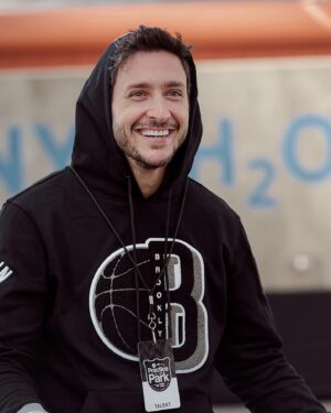 Mikhail Varshavski Instagram - What an amazing Sunday with the @brooklynnets playing in their annual celeb game 🏀 Got a solid 0 points on 20 minutes of action 😅🙈 #brooklyn #nets