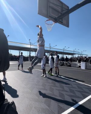 Mikhail Varshavski Instagram - What an amazing Sunday with the @brooklynnets playing in their annual celeb game 🏀 Got a solid 0 points on 20 minutes of action 😅🙈 #brooklyn #nets