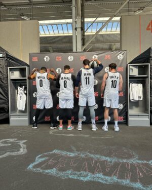 Mikhail Varshavski Instagram - What an amazing Sunday with the @brooklynnets playing in their annual celeb game 🏀 Got a solid 0 points on 20 minutes of action 😅🙈 #brooklyn #nets
