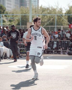 Mikhail Varshavski Instagram - What an amazing Sunday with the @brooklynnets playing in their annual celeb game 🏀 Got a solid 0 points on 20 minutes of action 😅🙈 #brooklyn #nets