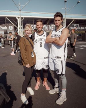 Mikhail Varshavski Instagram - What an amazing Sunday with the @brooklynnets playing in their annual celeb game 🏀 Got a solid 0 points on 20 minutes of action 😅🙈 #brooklyn #nets