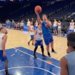 Mikhail Varshavski Instagram - Playing 🏀 in @thegarden is literally a boyhood dream but to also be coached by legend @larryjohnsonnba and lead the team to victory is just WOAH 🤯