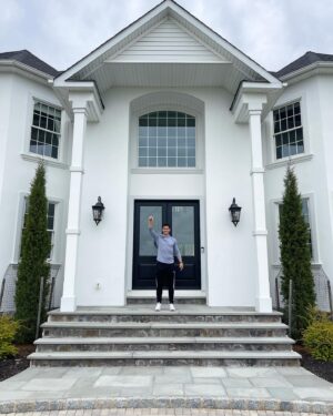 Mikhail Varshavski Instagram - Can’t believe that for the first time in my life I am a homeowner 🙏🏼🏡😱

Grateful to be able to celebrate the moment with my guys @danowenscreative @samdonaldbowers 

Fire content from the new home coming 🔜