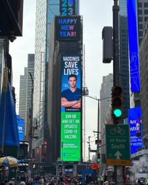 Mikhail Varshavski Instagram - An incredible moment to share with my father in #timessquare being able to support science 🙏🏼❤️

We walked through Times Square 20  years ago during our first days as immigrants and now we both proudly walk as licensed doctors and I owe all of that to him! @covidvxproject #ᴠaccinessavelives #happybdaypappa