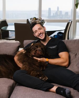 Mikhail Varshavski Instagram - What’s your pre-work ritual? 🐻❤️👨🏻‍⚕️ @thebearpup #newfie #nyc