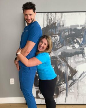 Mikhail Varshavski Instagram - Did you get your tour tickets yet? I can’t wait to meet you in person! Here’s @pamelacomedy & @thebearpup helping me rehearse 🤣❤️🙏🏼 #comedy #improv #linkinbio