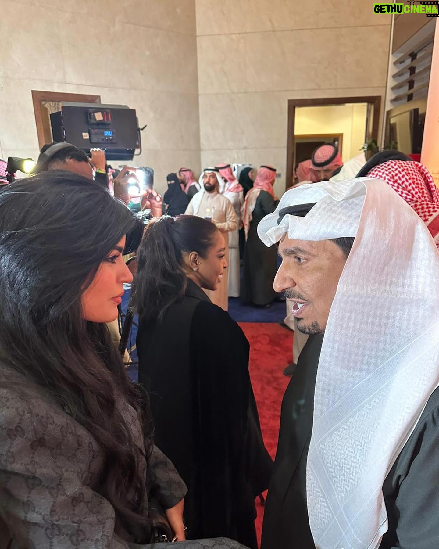 Mila Alzahrani Instagram - حفل ختامي رائع كل الشكر للقائمين على هذا المهرجان المنطلق باحترافية عاليه ونضج فني مسرحي ليس بغريب على عشاق المسرح نظرات الفنانين مليئه بالشغف والطموح والفخر والاستعداد التام لإبهار العالم بمسرح سعودي متفوق قادم والف مبروك لكل الفائزين ولنا بكم ♥️ #مهرجان_الرياض_للمسرح
