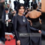 Mila Alzahrani Instagram - أعلم اني في أولى خطواتي ، ولكني تعلمت الركض .. ان اردت ان تركض معي فلا بأس .. ولكن لاتحاول ايقافي ♥️ . . من مهرجان كان السينمائي بعقد مبهر من @boucheron ♥️ "I know I'm in my first steps, but I've learned to run. If you want to run with me, that's fine. But don't try to stop me ♥️" From the Cannes Film Festival with a stunning Necklace from @boucheron @festivaldecannes @kering_official @boucheron @balenciaga . . Thank my lovely glam team ♥️ Stylist @rawankattoa Make up @giuliacohen @yslbeauty Hair @alexis.parente Management @wearehalocollective