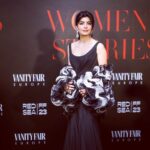 Mila Alzahrani Instagram - من حفل #womanincinema كان الفستان من تصميم دار حكايات للمصممتين عليا وعبير وذلك لأطلاق المرحله الثانيه من مبادرة @filmalula #العلا_تبتكر وهي مبادره تجمع بين الفلم والفنون واستوحي التصميم من مدينة العلا وعرض في حفل عشاء @redseafilm خلال تكريمي كأحد المواهب البارزه فالسعوديه شكراً لكل الدعم المقدم لنا وشكراً لثقتكم وتشجيعكم 🙏♥️ المجوهرات @boucheron At the #womanincinema event, the dress was designed by the fashion house @atelierhekayat by designers Aliya and Abeer, to launch the second stage of the @filmalula initiative #alulacreates which combines film and the arts The design was inspired by the city of AlUla and was showcased at the @redseafilm dinner where i was honoured as one of the prominent talents in Saudi Arabia. Thank you for all the support and encouragement 🙏♥️ Jewelry @boucheron ♥️