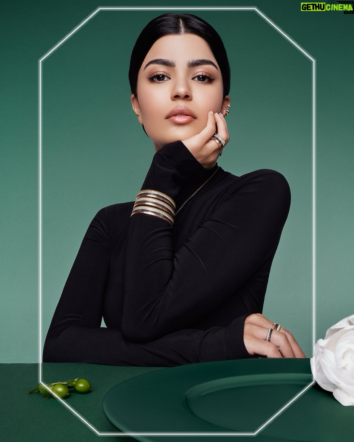 Mila Alzahrani Instagram - Magic is loading... @boucheron #emeraldenchantment #boucheronholiday #milaalzahrani @milaalzahrani