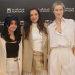 Mila Alzahrani Instagram - لطالما شعرت انه من واجبي ان أدعم بقدر استطاعتي المصممات من بلدي كما دعموني 🇸🇦 من 2019 وحتى الآن لم أحضر مهرجان محلي او عالمي إلا وارتديت من احداهن، وها أنا الآن في مهرجان ⁦‪@Festival_Cannes‬⁩ بنسخته 76 مع المخرجه والممثله كاتي هولمز و ايڤا هيرزيقوفا كسفيرات في حوار مع المدير التنفيذي لفلم العلا شارلين ديليون جونز تديره الرائعه ⁦‪@RAYAofficial‬⁩ للتعريف ب ⁧‫#المرحله_الثانيه‬⁩ من مبادرة ⁧‫#العلا_تبتكر‬⁩ وهي احدى مبادرات ⁦‪@filmalula‬⁩ والتي اطلقت لتنمية الأجيال القادمة من السعودية في مجال الفيلم والفنون والازياء ‏أطلقت ⁧‫#المرحله_الأولى‬⁩ من ⁦‪#alulacreat‬⁩ في حفل توزيع جوائز ال ⁦‪#oscars‬⁩ ڤانتي فير ‏ وحفل توزيع جوائز السجاده الخضراء في لوس انجلوس والمتمحور حول الابداع المسؤول في عالمي صناعة الافلام والأزياء بحضور ليناردو دي كابريو ونخبه من اهم نجوم العالم ‏وعلى هامش مهرجان ⁦‪@Festival_Cannes‬⁩ واحتفالاً بالاصوات النسائية البارزه استضاف ⁦‪@RedSeaFilm‬⁩ و ⁦‪@VanityFair‬⁩ حفلا لتسليط الضوء على انجازات المرأه في عالم السينما ( سأتحدث عنه في بوست خاص ) ‏وبالتعاون مع المصممات الشريكات ‏عليا وعبير من ⁧‫#اتيليه_حكايات‬⁩ ارتديت قطعه مستدامه استلهمن تصميمها من مدينة ⁧‫#العلا ‬⁩ تفعيلاً لهذه المبادرة ‏مع كل الشكر لكل من ساهم في نجاح هذه المبادره 🇸🇦🙏