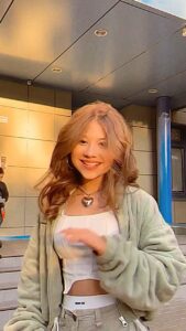 Milana Khametova Instagram - 🎬 Пишите свой город в комментариях, а я буду отвечать была/не была) #миланахаметова #reels #dance