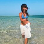 Milana Khametova Instagram – Сегодня наш отель @rixospremiummagawish возил нас  на красивый остров – коса из белого песка в море🌊
Теплая бирюзовая водичка и мелкий белый песок!
Это было потрясающе красиво!
Хочется вернуться….

Листайте карусель и выбирайте лучшее фото!🤍

#rixospremiummagawish 
#rixospremiummagawishsuitesandvillas 
#rixoshotel 
#rixosmoments